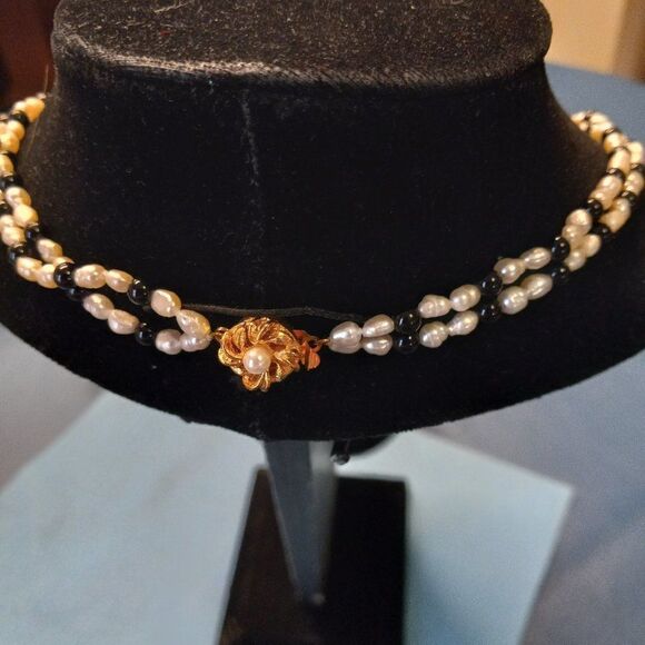 Double strand Seed Pearl and black bead Necklace - Picture 2 of 4